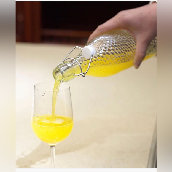 ACOPA 32 OZ. TEXTURED GLASS WATER BOTTLE WITH CLEAR SWING TOP LID.  6 available - Picture 3 of 5